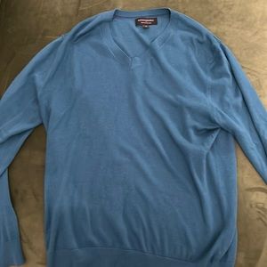 Banana Republic V Neck sweater size medium.